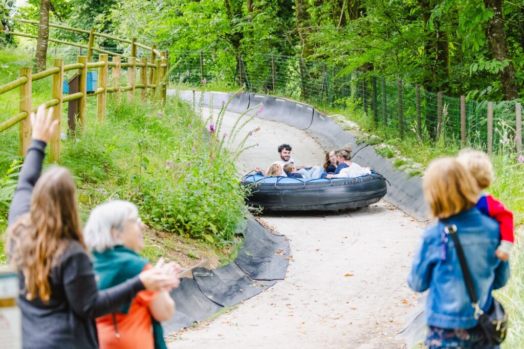 Attraction glisse à plusieurs