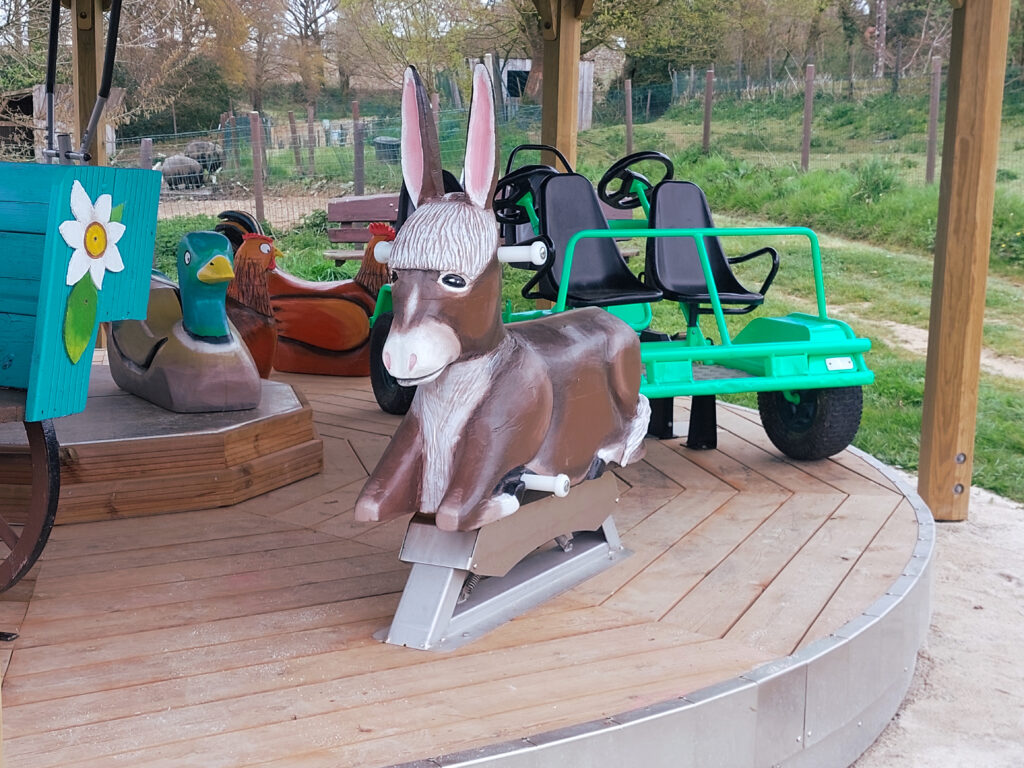 Âne sculpté en bois peint sur bascule Ludivert